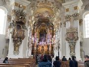 美しいヴィース教会の内部