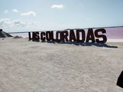 見渡す限りのピンクの塩田、ピンクラグーン