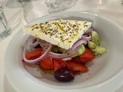 ランチではサラダがついてきます