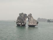 ハロン湾近くのベトナム紙幣裏に印刷してある岩