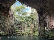 イキルセノーテ。下からパシャリ。