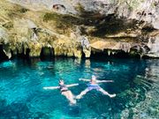 念願のセノーテ！泳げないのですが、これは絶対入った方がいい！最高！