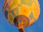 実物の気球の大きさと迫力、またバーナーの音に圧倒されます。