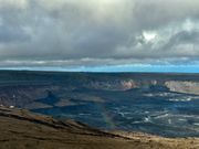 キラウエア火山と虹