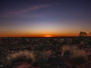 地平線から登る朝日