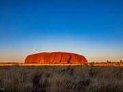 徐々に色が変わるサンセット時のウルル