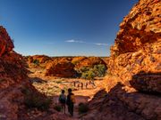 キングスキャニオンのリムウォークは最初の登りをすぎれば、絶景の中を楽しく歩ける