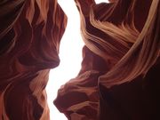 アンテロープキャニオンにて、ナバホ族のガイドの方に「タツノオトシゴ」として撮っていただきました。