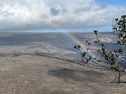 キラウェアの火口にかかった虹