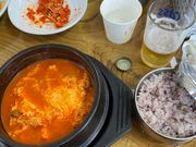 お昼はスンドゥブチゲ