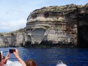 風で顔のように削れ岩