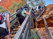 渓谷を降りたり登ったり