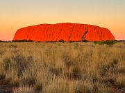 夕日に染まるウルル