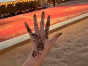 ヘナペイント、少しずつ薄くなって2週間ほどで消えます