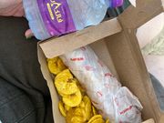 軽食と冷たいお水