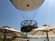 説明を聞いていたら気球が降りてきました