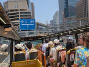 後の席からバスを写した