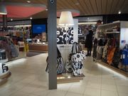 マリメッコは、かばんをはじめ洋服もありました