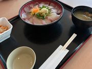 道の駅で食べた、鰤とハマチ丼