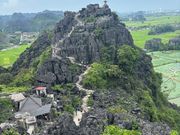 階段から下を見下ろした風景