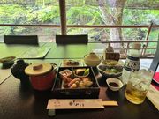 新緑の中での会席料理