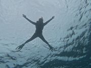 大の字ポーズでリラックス