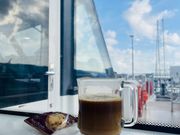 ドリンクとお菓子のサービスあり