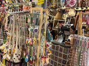 雑貨もタイパンツも安い