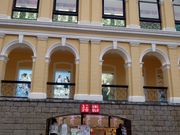 聖ポール天主堂跡そばのユニクロ