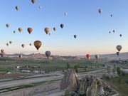 気が付けが周りは気球だらけ