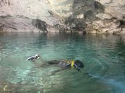 洞窟内の水の透明度の高さと言ったら！