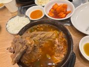 ソウル市庁近くのカムジャタンのお店を教えて頂きました。美味しかったです！これで約1000円！