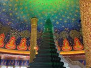 新しく綺麗な寺院でした