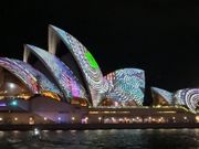 ライトアップされたオペラハウス