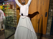 ロビーの人形です