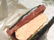 海を見ながらポー玉おむすびを食べるのは最高でした。