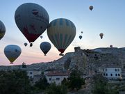 カッパドキアの気球を地上から