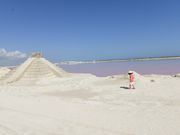 ピンクレイク　ピラミッド