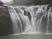 迫力ある十分の滝