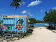 この建物が受付です