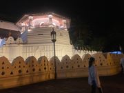 仏歯寺、夜もとても素敵でした