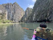ハロン湾でシーカヤック
