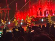 背景が素晴らしい唐歌舞ショー