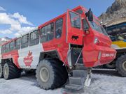 雪上車に乗って氷上観光！