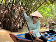 ジャングルクルーズはベトナム帽子を貸してくれます