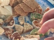 ココナッツキャンディ作り方を見学後に試食させてくれます