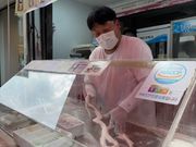 ハチミツのお菓子を作っている