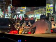 空港へ向かう道　夕方の大渋滞