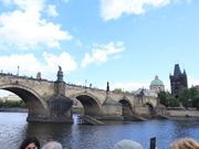 カレル橋を下から眺める