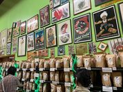 GREEN WORLD COFFEE FARMの店内